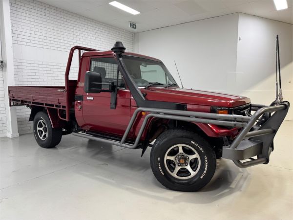2005 TOYOTA LANDCRUISER C/CHAS HDJ79R (4x4) image