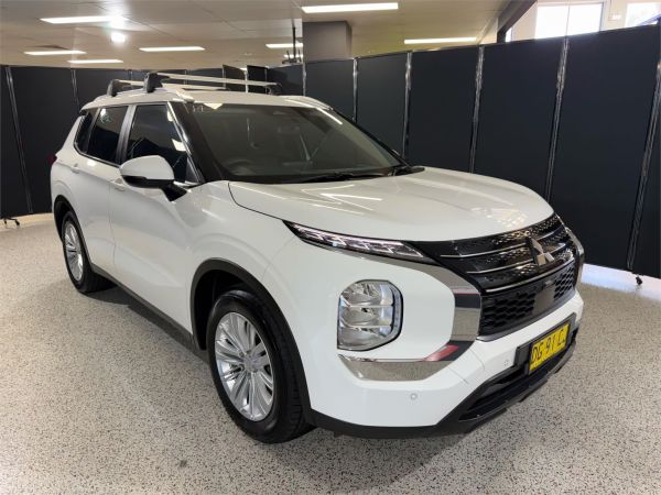 2022 MITSUBISHI OUTLANDER 4D WAGON ZM MY23 ES 7 SEAT (2WD) image