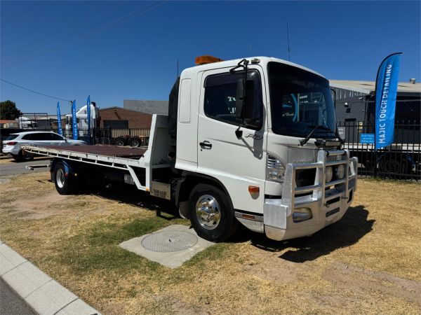 2005 HINO FD Tow Truck image