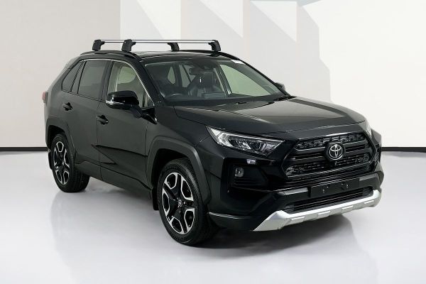 2019 Toyota RAV4 EDGE (AWD) AXAA54R image