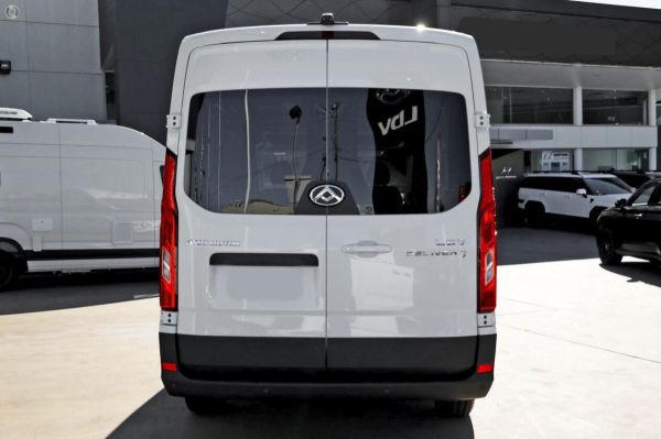 2025 LDV Deliver 9 MWB Mid Roof Medium Wheelbase Auto MY24 image