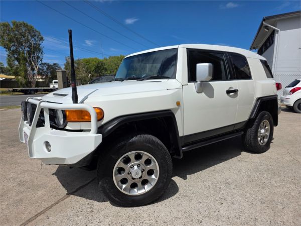 2013 Toyota FJ Cruiser Wagon GSJ15R image
