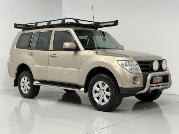 2010 MITSUBISHI PAJERO 4D WAGON NT MY10 GLX LWB (4x4) image