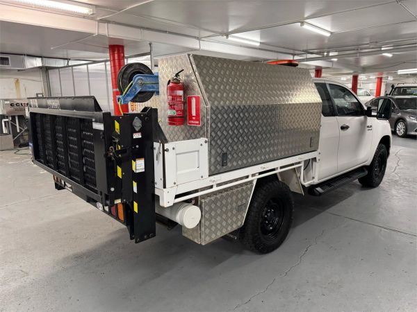 2018 TOYOTA HILUX X CAB C/CHAS GUN126R MY19 SR (4x4) image