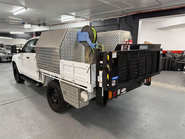 2018 TOYOTA HILUX X CAB C/CHAS GUN126R MY19 SR (4x4) image