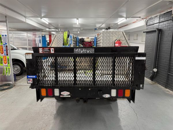 2018 TOYOTA HILUX X CAB C/CHAS GUN126R MY19 SR (4x4) image