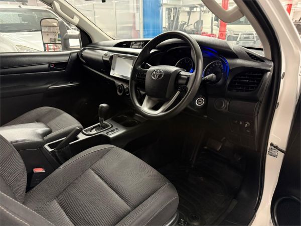 2018 TOYOTA HILUX X CAB C/CHAS GUN126R MY19 SR (4x4) image
