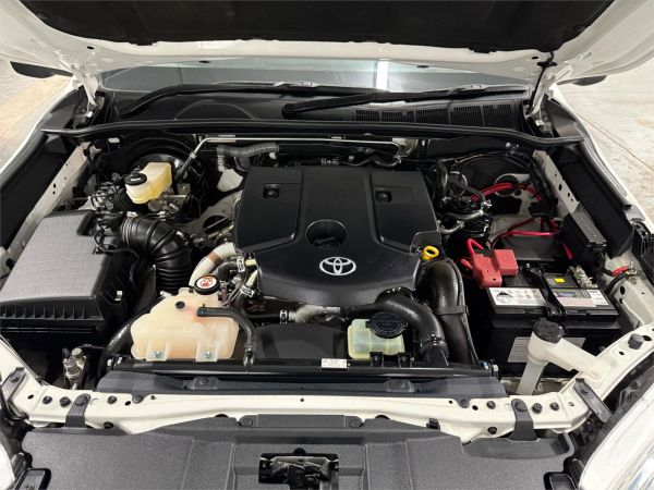 2018 TOYOTA HILUX X CAB C/CHAS GUN126R MY19 SR (4x4) image