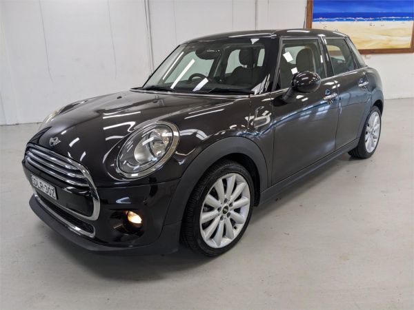 2016 MINI Hatch Hatchback F55 Cooper image
