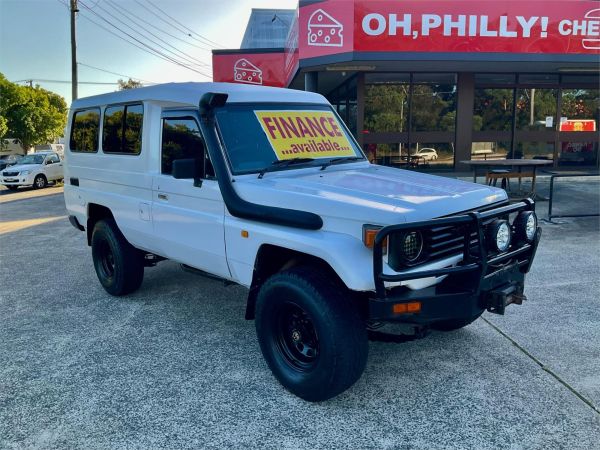 1994 TOYOTA LANDCRUISER TROOPCARRIER HZJ75RV (4x4) 11 SEAT image