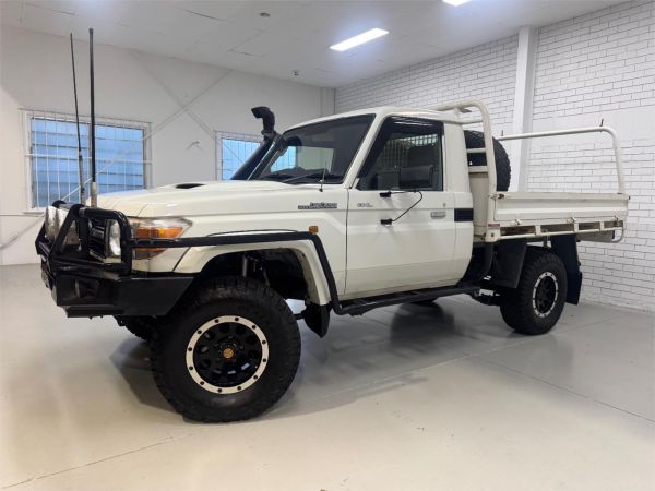 2013 TOYOTA LANDCRUISER C/CHAS VDJ79R MY12 UPDATE GXL (4x4) image