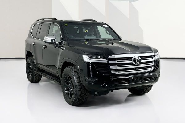 2024 Toyota LANDCRUISER LC300 SAHARA (4x4) FJA300R image