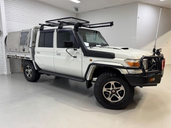 2013 TOYOTA LANDCRUISER DOUBLE C/CHAS VDJ79R MY12 UPDATE GXL (4x4) image