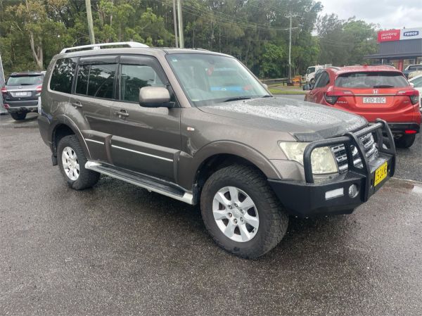 2010 MITSUBISHI PAJERO 4D WAGON NT MY10 PLATINUM EDITION image