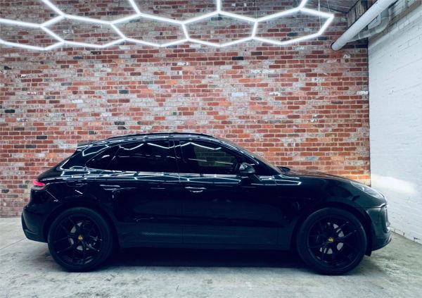 2022 PORSCHE MACAN 4D WAGON 95B MY23 image