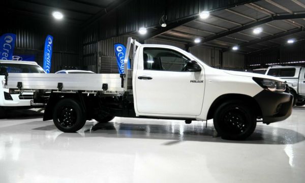 2022 Toyota Hilux TGN121R Workmate 4x2 White 5 Speed Manual Cab Chassis image