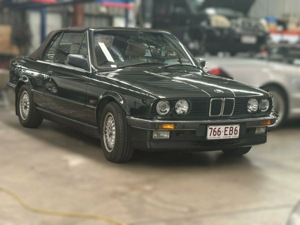 1990 BMW 325i Green 4 Speed Automatic Convertible image