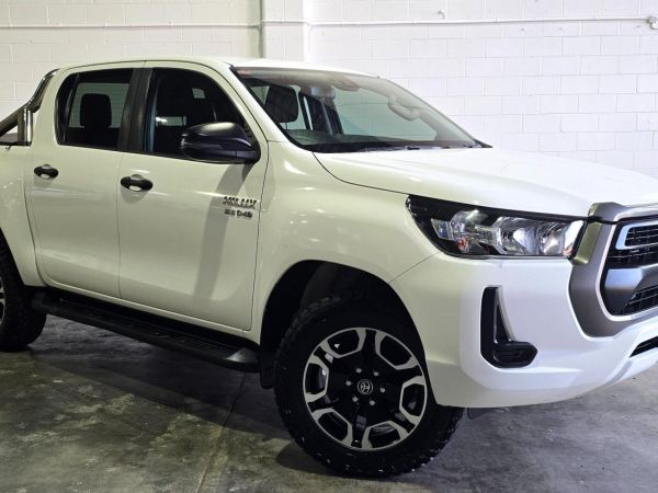 2022 TOYOTA HILUX SR (4x4) GUN126R image