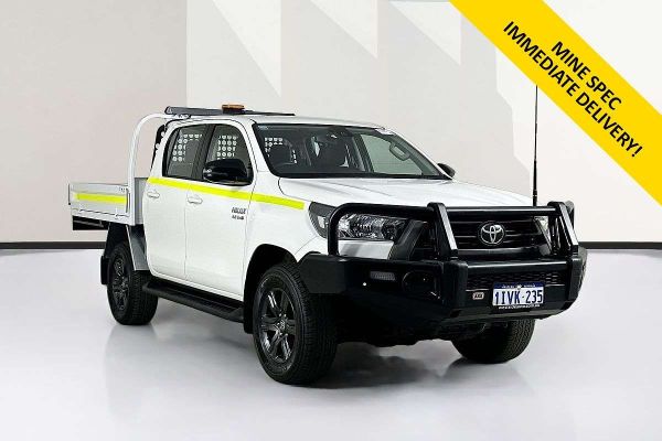 2024 Toyota HILUX SR (4x4) STEEL WHEELS GUN126R FACELIFT 4X4 image