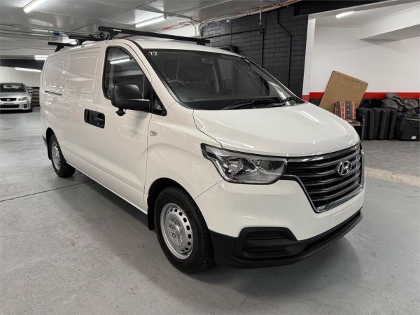 2020 HYUNDAI iLOAD 4D VAN TQ4 MY21 3S LIFTBACK image