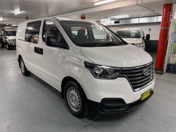 2021 HYUNDAI iLOAD 4D CREW VAN TQ4 MY21 6S LIFTBACK image