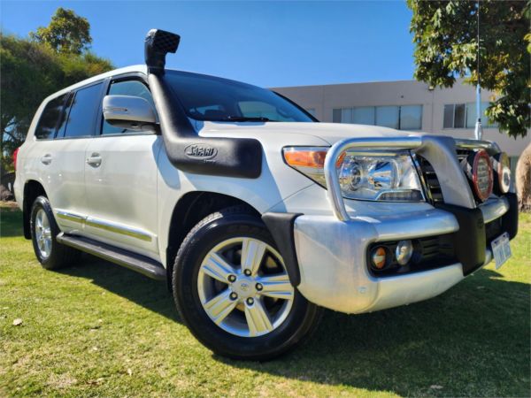 2014 TOYOTA LANDCRUISER 4D WAGON VDJ200R MY13 SAHARA (4x4) image