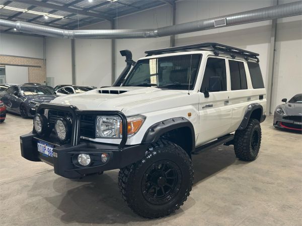 2018 TOYOTA LANDCRUISER 4D WAGON VDJ76R MY18 WORKMATE (4x4) image