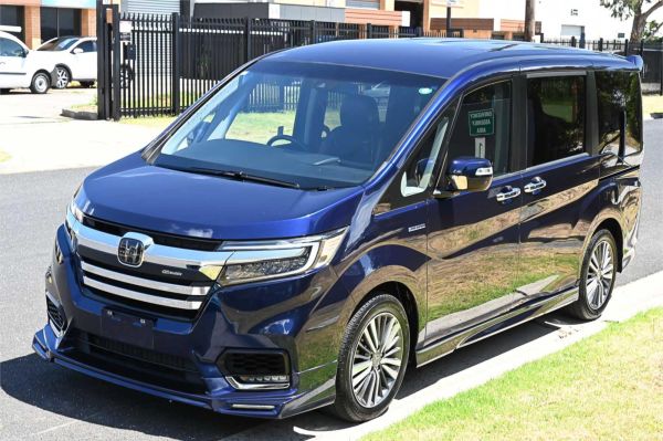 2017 Honda Step Wagon Wagon RP5 Hybrid G EX Honda Sensing image