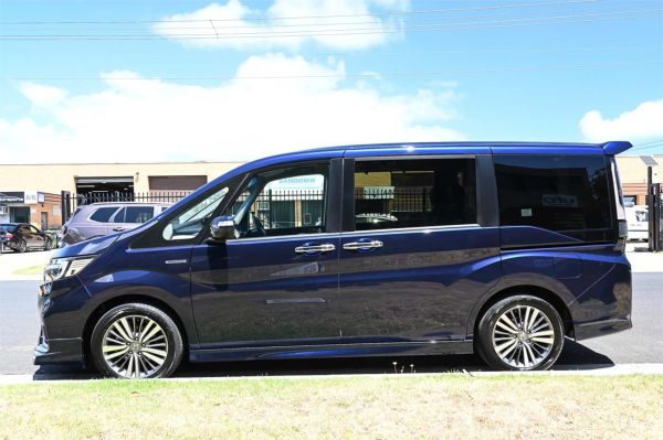 2017 Honda Step Wagon Wagon RP5 Hybrid G EX Honda Sensing image