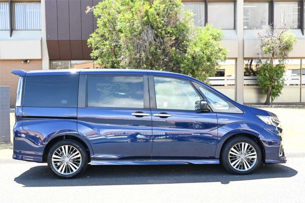 2017 Honda Step Wagon Wagon RP5 Hybrid G EX Honda Sensing image