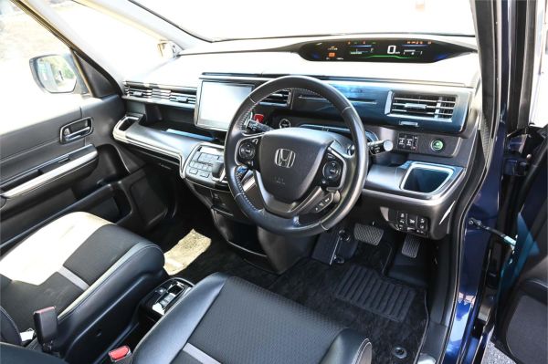 2017 Honda Step Wagon Wagon RP5 Hybrid G EX Honda Sensing image