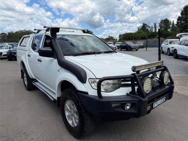 2014 Mitsubishi Triton Utility MN MY15 GLX image