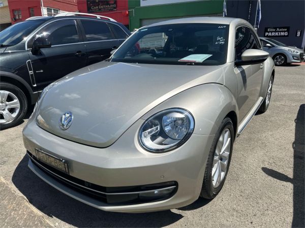 2013 VOLKSWAGEN BEETLE 3D HATCHBACK 1L image
