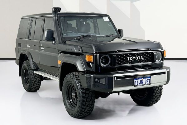 2024 Toyota LANDCRUISER 70 SERIES LC76 GXL + DIFF LOCKS GDJL76R image
