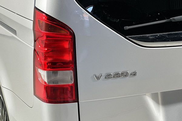 2018 Mercedes-Benz V 220 d MWB 447 MY17 image
