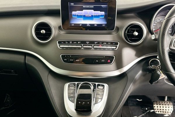 2018 Mercedes-Benz V 220 d MWB 447 MY17 image