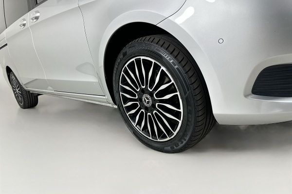 2018 Mercedes-Benz V 220 d MWB 447 MY17 image