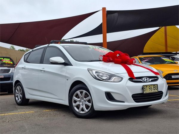 2012 Hyundai Accent Hatchback RB Active image