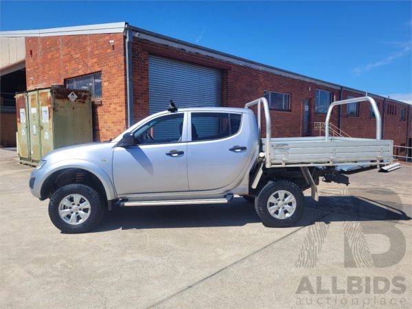 2013 MITSUBISHI TRITON DOUBLE CAB UTILITY MN MY13 GLX (4x4) image
