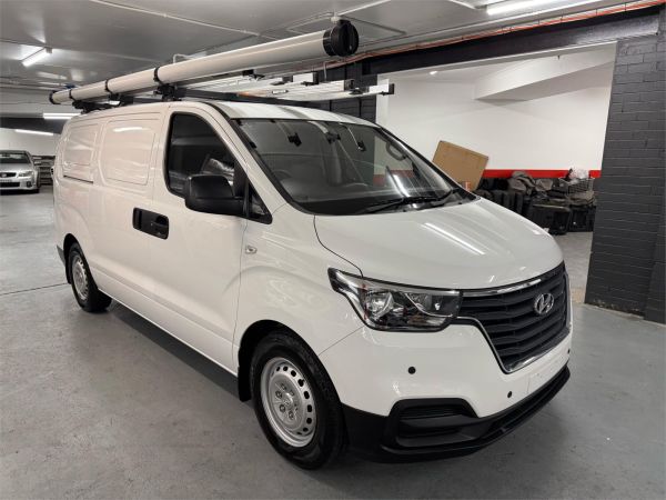 2019 HYUNDAI iLOAD 4D VAN TQ4 MY20 3S LIFTBACK image