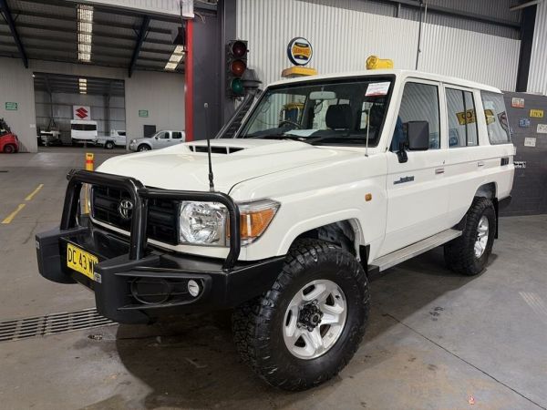 2021 Toyota Landcruiser 70 Series VDJ76R Workmate White 5 Speed Manual Wagon image
