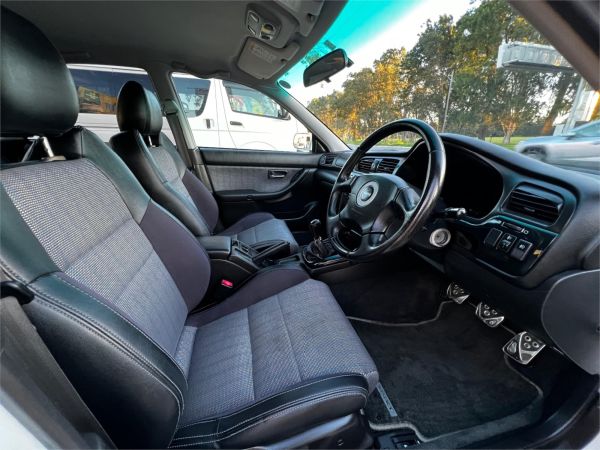 2001 Subaru Legacy Sedan BE5 B4 image
