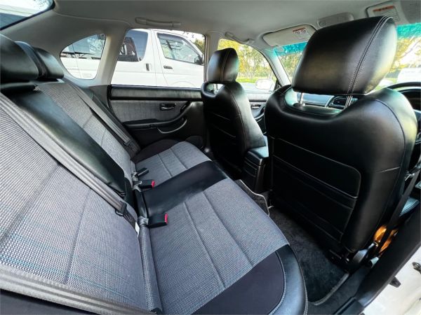 2001 Subaru Legacy Sedan BE5 B4 image
