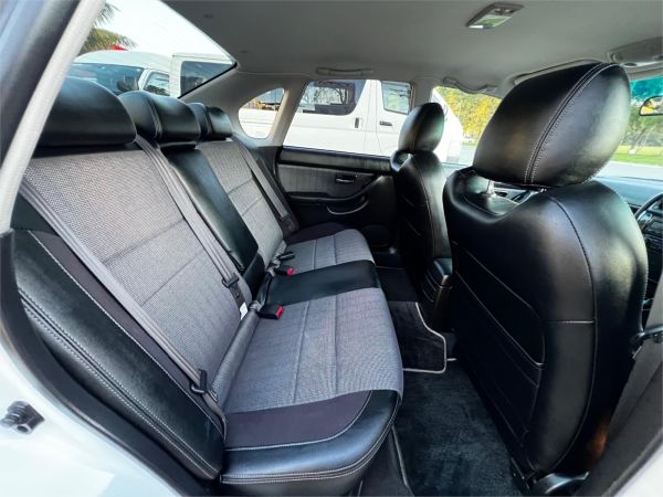 2001 Subaru Legacy Sedan BE5 B4 image
