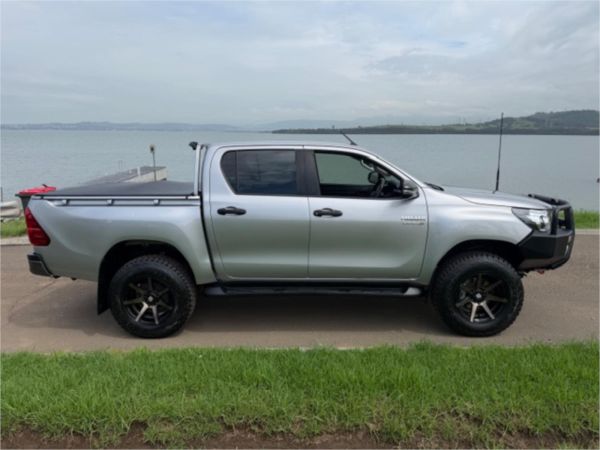 2019 TOYOTA HILUX DOUBLE CAB P/UP GUN126R MY19 SR (4x4) image