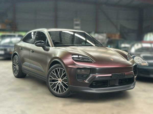 2024 Porsche Macan XAB MY25 Electric Black 1 Speed Automatic Wagon image