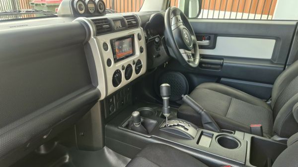 2015 Toyota FJ Cruiser GSJ15R MY14 French Vanilla 5 Speed Automatic Wagon image