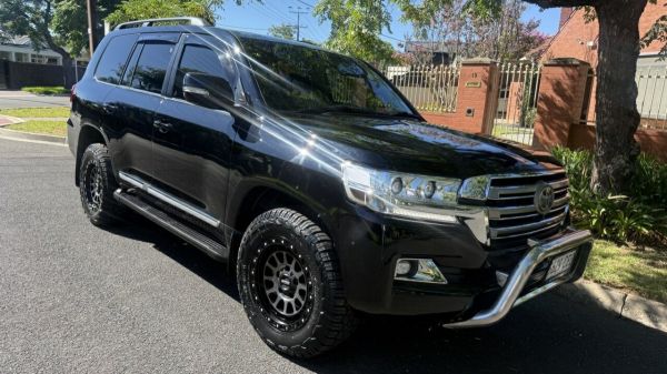 2016 Toyota Landcruiser VDJ200R MY16 Sahara (4x4) Sapphire Black 6 Speed Automatic Wagon image