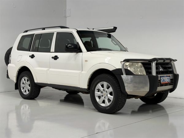 2011 MITSUBISHI PAJERO 4D WAGON NT MY11 GLX LWB (4x4) image