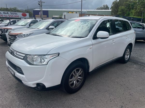 2013 MITSUBISHI OUTLANDER 4D WAGON ZJ MY14 ES (4x2) image